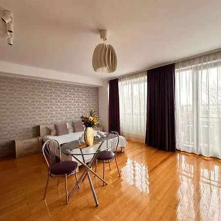 Lira Apartment *